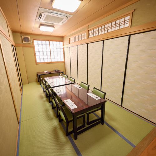 <p>どこか懐かしく、落ち着いた雰囲気でお過ごし頂ける空間をご用意◎扉付きの完全個室席なので隣も気にせず騒いだり、大事な日に雰囲気を大切にご宴会をお楽しみ頂けます！</p>
