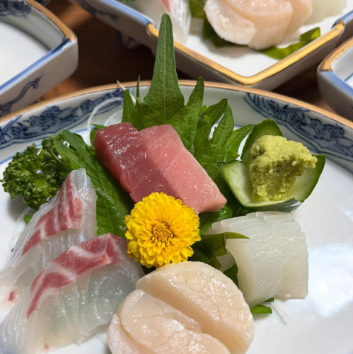 市場で仕入れた新鮮な鮮魚