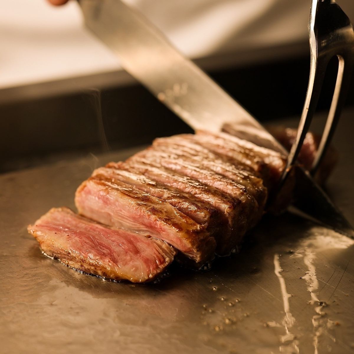 鉄板焼きパフォーマンスを楽しめるお席で心に残る特別なひと時を