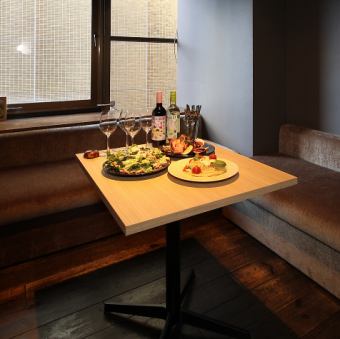 We have a private room with sofa seats for 4 people and 1 table.