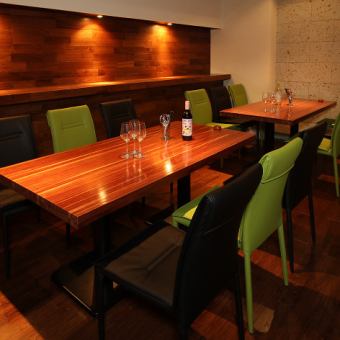 We have a private room with a table seat for 14 people x 1 table.