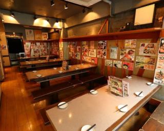 人数に合わせて自由自在！広々としたフロアで、最大45名まで貸し切り可能。周りを気にせずに、仲間と笑い声が響く楽しい時間を満喫できます。みんなでワイワイ盛り上がり、思い出をたくさん作ろう！