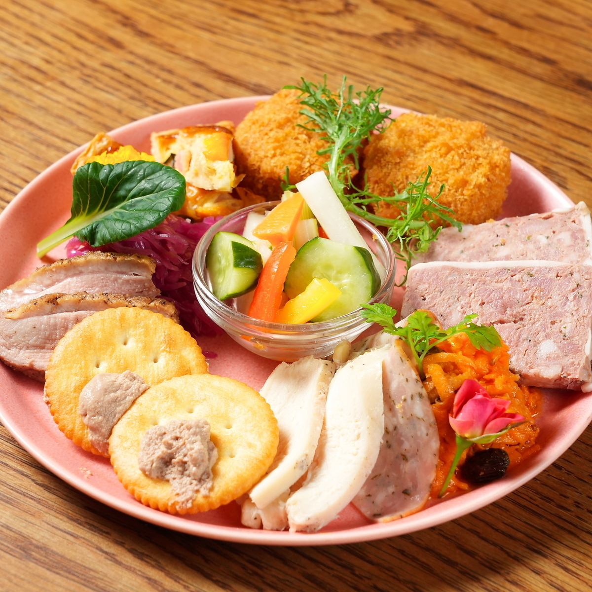 厳選素材を使用したフレンチ料理とワインをリーズナブルに満喫