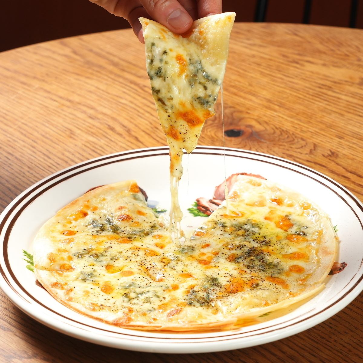 土日祝は14時～営業中！休日はAntiqueで贅沢に昼飲みをぜひ♪