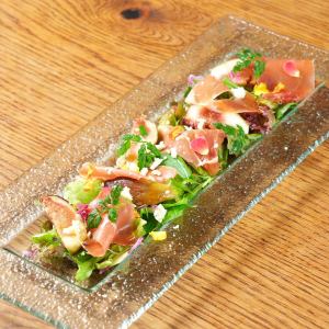 スペイン産ハランセラーノと季節のフルーツサラダ