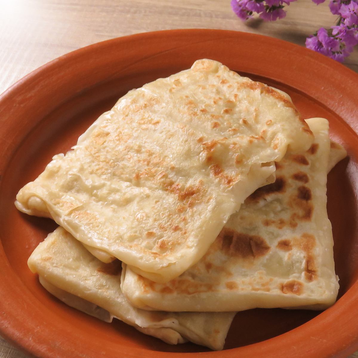 モチモチ食感のコットゥなど、本格スリランカ料理が勢揃い◎