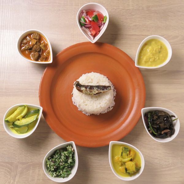 【本場の味を贅沢に】ライスに7種類のカレーが付いた♪スリランカスタイルカリー