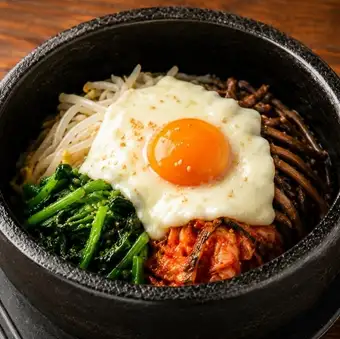 石焼チーズビビンバ (ワカメスープ付き)