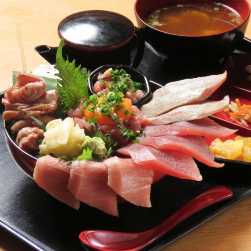 ランチタイムから営業中♪