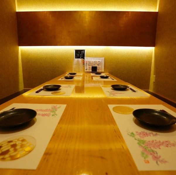 花畑町電停より徒歩2分。サクラマチ熊本より徒歩3分と好立地。オシャレなカウンターカップルシートから最大12名入れる半個室もあります。飲み放題付きコースも各種ご用意！用途に合わせてご利用ください。貸切も可能です！お気軽にお問い合わせください。