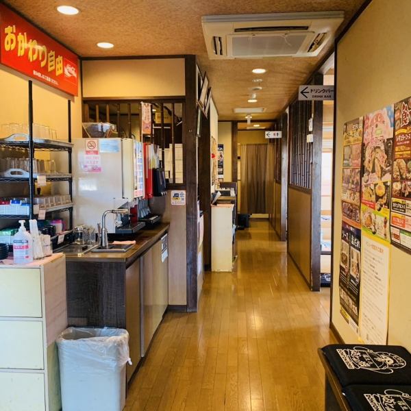 In the spacious store, we have sunken kotatsu seats and table seats.We can accommodate large groups, so please feel free to contact us! Enjoy a delicious and fun time with your family and friends in the relaxed atmosphere of the restaurant.