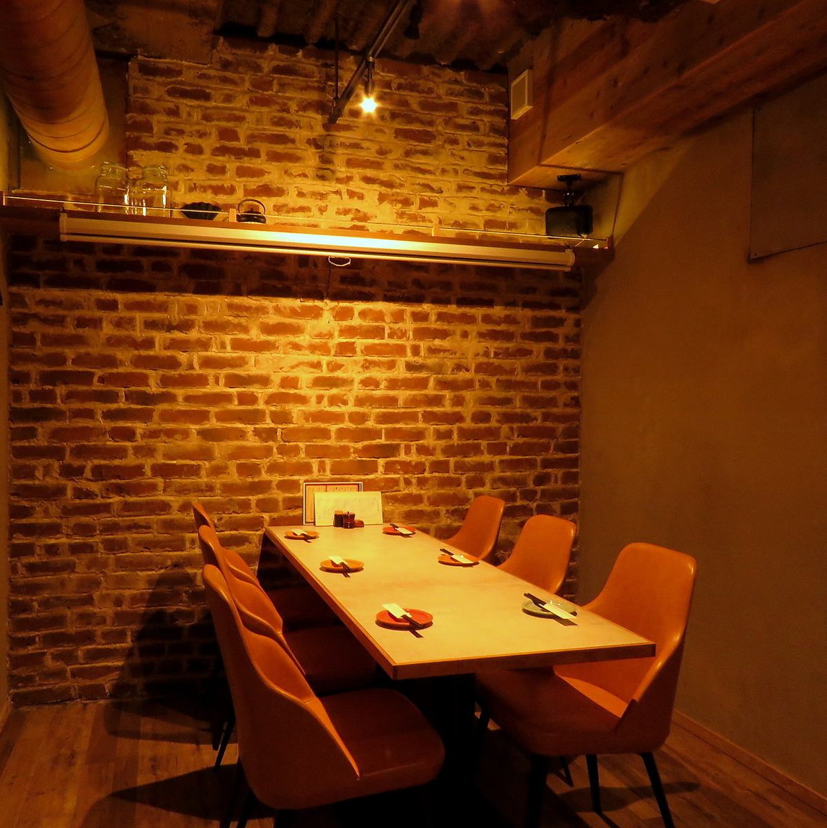 In a completely private room, please enjoy a serious yakitori and a selection of sake.