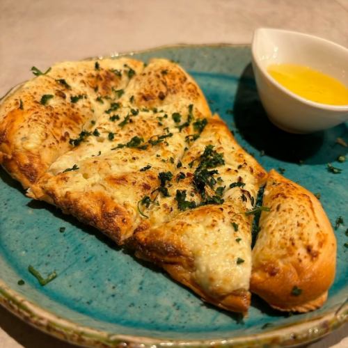 ゴルゴンゾーラのナンピザ