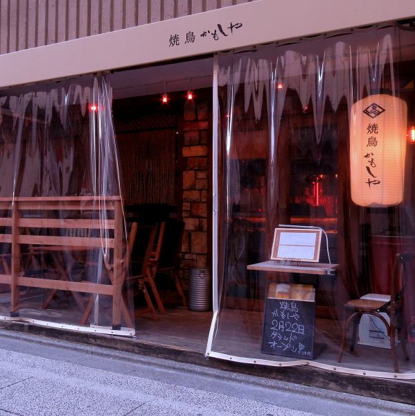 In front of you, you can see the grilled chicken grilled on a charcoal fire.Despite its location, just a 2-minute walk from the south exit of Tachikawa Station, there are also two completely private rooms that are very popular as retreats for adults.Reservation as soon as possible because of popular seating ♪