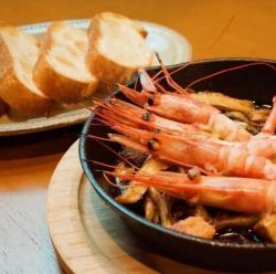 甘エビのアヒージョ～自家製バケット添え～