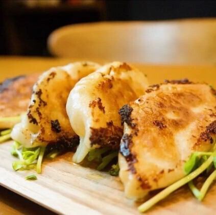 名物店主が作る黄金の誘惑、香ばしき一口