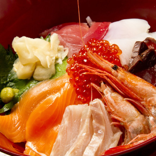 12種類の豊富な丼や新鮮なお刺身の盛合せはシェアにもおすすめ♪