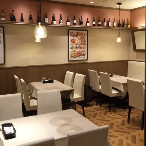 あたたかい明かりの照らす店内