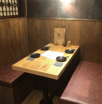It is not a private room, but prepares a box seat for 4 people in the back of the store ♪