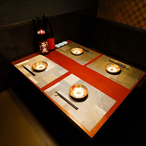 豊橋駅4分!木の温もりが溢れる店内は2名様~最大180名様まで大小様々なタイプの個室席をご用意しております♪個室空間は、豊橋駅での接待や女子会、歓迎会や送別会など各種宴会を演出致します♪テーブル席や座敷タイプの個室空間はお子様連れでも安心の広々とした個室空間となっております♪