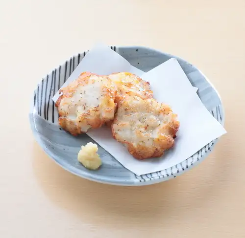 萨摩炸鱼饼配奶酪和莲藕