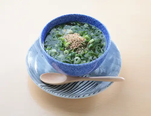 我们的招牌日式高汤茶泡饭（芝麻葱花饭）