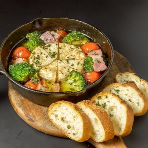 カマンベールアヒージョ