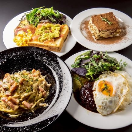 週五、週六和週日午餐：享用您最喜愛的食物和飲料，並可選擇飲品套餐，價格為 1,760 日元（含稅）。