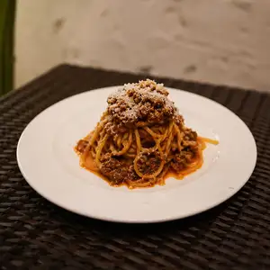 じっくりと煮込んだボロネーゼパスタ