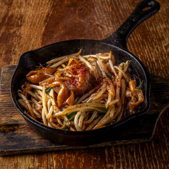 旨辛ホルモン炒め