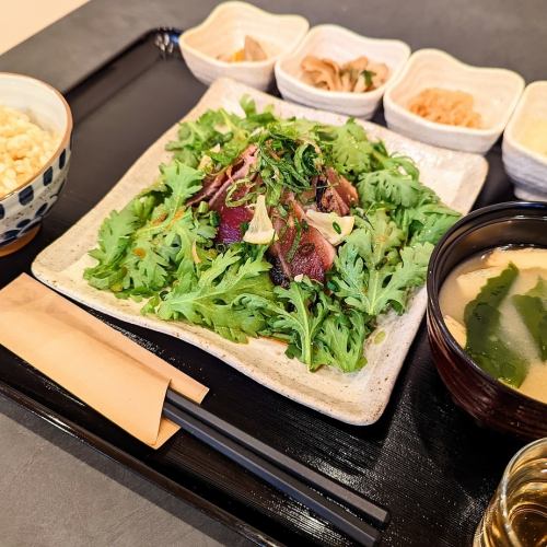 什錦風味蔬菜配烤鰹魚
