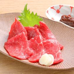 特選霜降り馬刺し