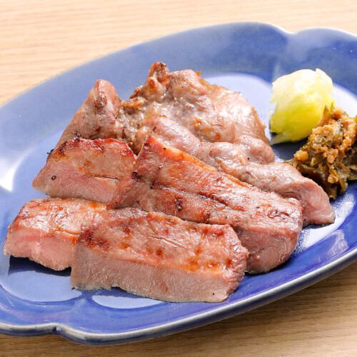 人気の仙台の牛タンをはじめ、大好評のお肉料理がたくさん!