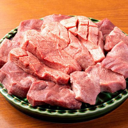 こだわりのお肉を多数♪厚切りタン食べ比べは大人気です◎