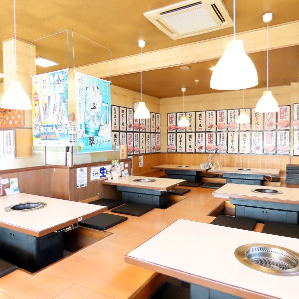 最大35名まで利用できる広々とした座敷を完備しています。大人数の集まりや特別なイベントにも最適な空間で、様々なシーンに対応可能です。詳細についてはお問い合わせください！