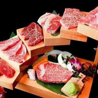 極味套餐：特製海膽、層疊拼盤、烤牛腰肉等9道菜品11,000日圓（含稅）