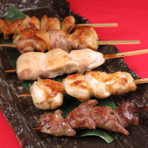 Carefully charcoal-grilled one by one.Yakitori filled with flavor.