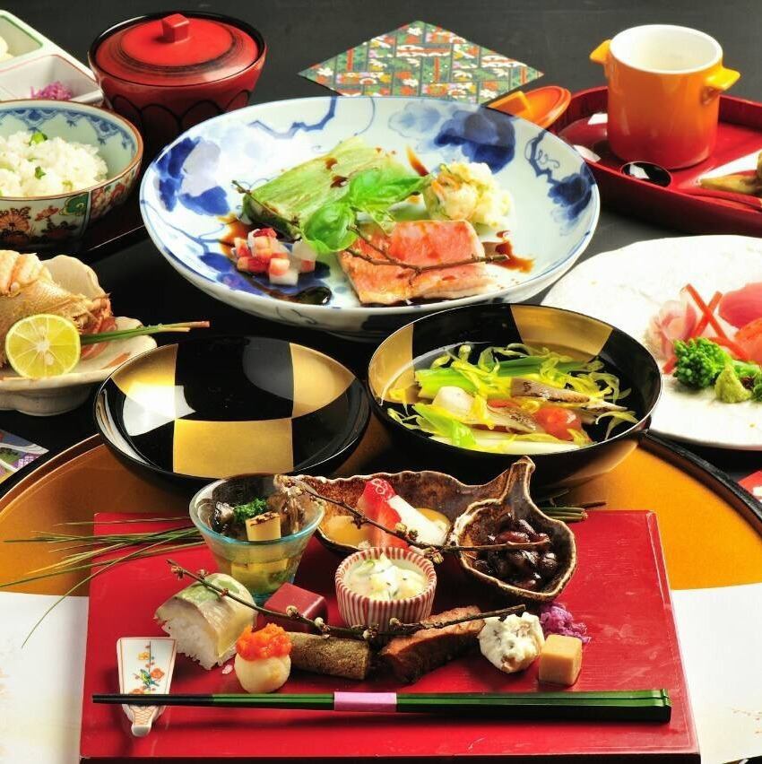 All seats in private rooms! Japanese chefs serve colorful dishes using carefully selected local ingredients.