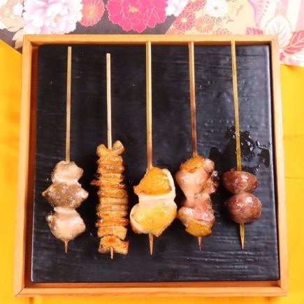 [Open for lunch or dinner] A casual "Chef's Charcoal Grilled 5 Skewers Course (3 dishes in total)" with seared Amakusa Daio fish