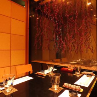 The private sunken kotatsu rooms can accommodate parties of around 10 people or up to 30 people.The rooms are completely private, allowing for a banquet with a sense of unity.You can stretch your legs and relax while enjoying your meal.