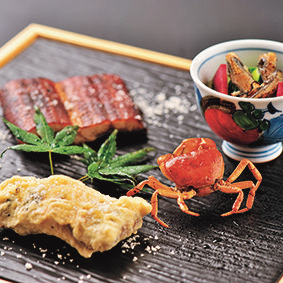You can enjoy a luxurious kaiseki meal that allows you to taste the seasonal ingredients.*The photo shows an appetizer