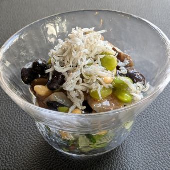 豆と漬けさばの冷製アヒージョ