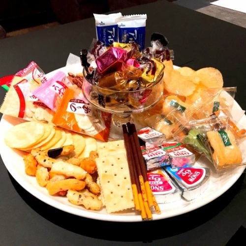 Snack plate (hail, nuts, sweets, etc.)