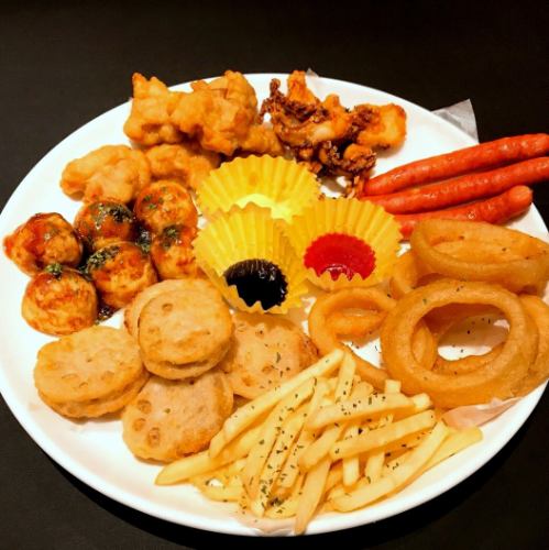 Well-baked plate (fried chicken, nuggets, potatoes, etc.)