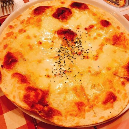 콰트로 피자 (4 종류의 치즈)
