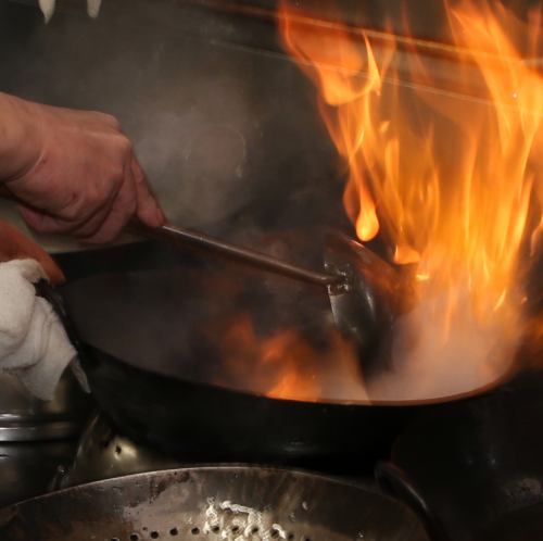 A great lunch set with authentic Chinese cooks