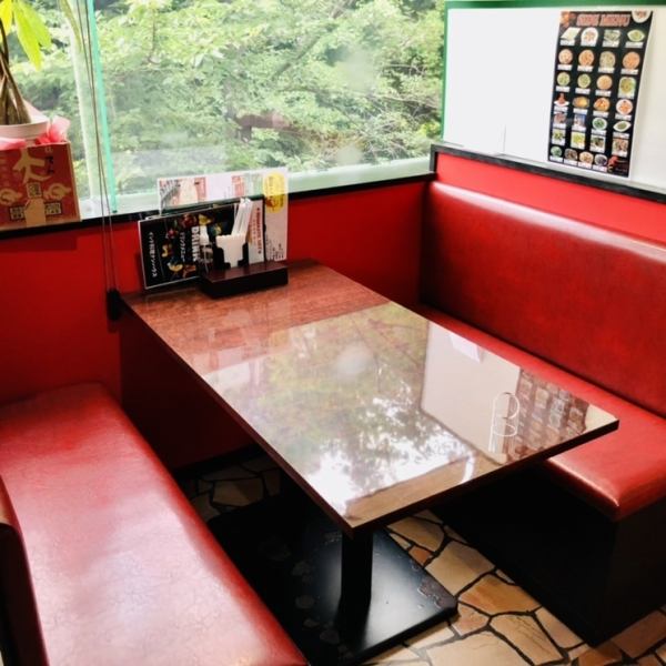 Sofa type seats are also available, so you can rest assured even with children ♪ The interior is spacious and has a casual atmosphere where you can enjoy a conversation while dining.There are many Asian decorations in the store that make you feel like you are in Japan!