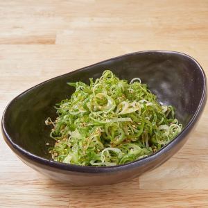 Heap of seasoned green onions