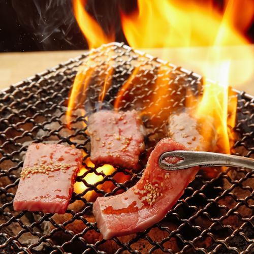 Charcoal-grilled meat is delicious!