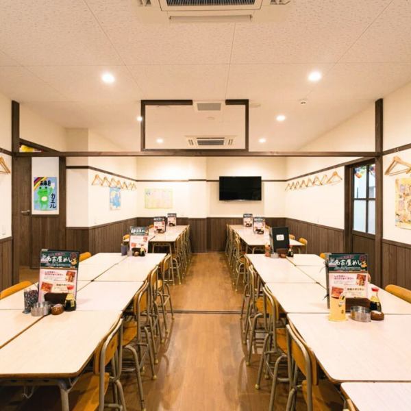 昭和の小学校を再現した店内。店内には、黒板にランドセル・校長室・職員室・音楽室・保健室など、懐かしい小学校そのものです。全席個室となっており2名様～40名様までご利用可能です。※営業中はお電話の繋がりにくい状況が続くことが多発しております。ご予約はネット予約にて承っております。